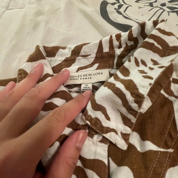 Jones New York Sport Woman Brown Zebra Button Down - Picture 2 of 6